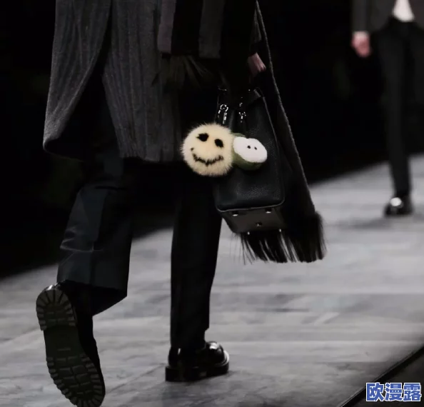 麻豆一二三土豆:新产品发布会成功举办,吸引众多消费者关注与参与,市场反响热烈 麻豆一二三土豆:新产品发布会成功举办,吸引众多消费者关注与参与,市场反响热烈