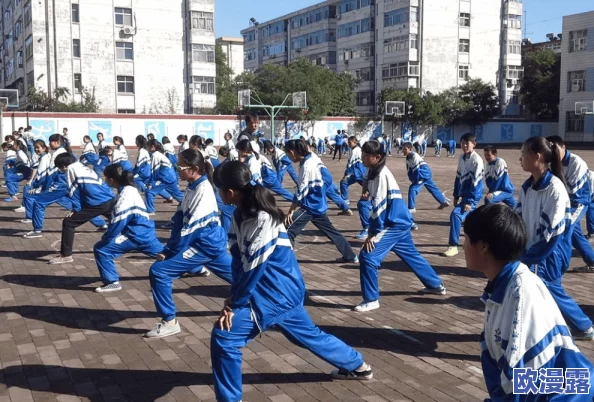 爽好舒服体育老师,竟然在课堂上做出令人震惊的举动,引发全校师生热议! 爽好舒服体育老师,竟然在课堂上做出令人震惊的举动,引发全校师生热议!