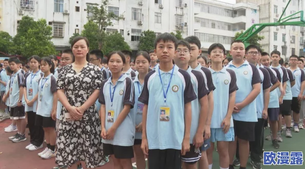 描写进入的那一刻感受男生的心情,细腻展现他内心的紧张与期待,以及对未来可能性的憧憬与不安 描写进入的那一刻感受男生的心情,细腻展现他内心的紧张与期待,以及对未来可能性的憧憬与不安